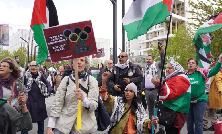 "لا أولمبياد لمرتكبي الإبادة الجماعية" نداء المحتجين أمام لجنة الألعاب الأولمبية بباريس