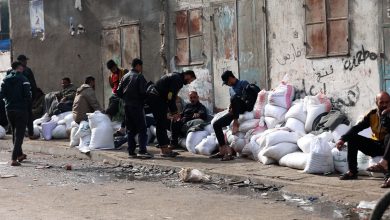 غريفيث يحذر من وضع مروع في غزة بعد إغلاق الطرق الحيوية