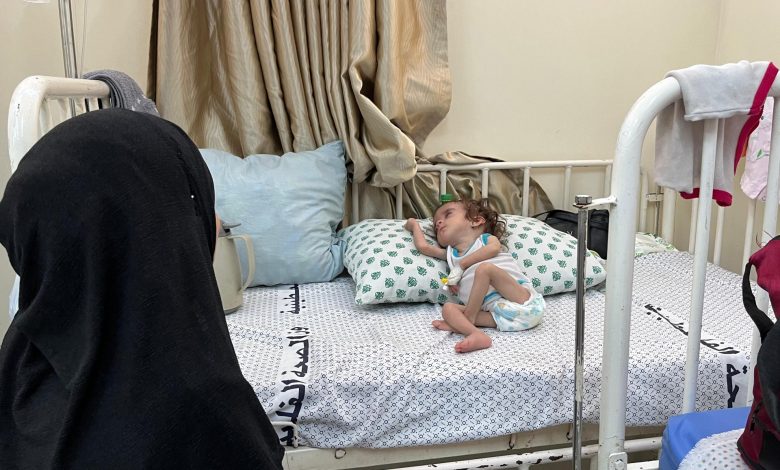 بسبب سوء التغذية.. مستشفى "أصدقاء المريض" بغزة يدق ناقوس الخطر