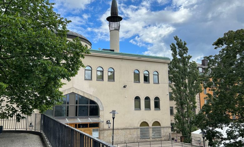 لوموند: لماذا كثرت الاعتداءات على المسلمين في السويد؟