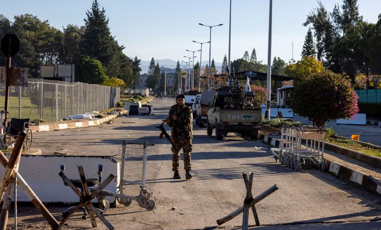 غارديان من داخل حميميم: أجواء ودية بين هيئة تحرير الشام والقوات الروسية