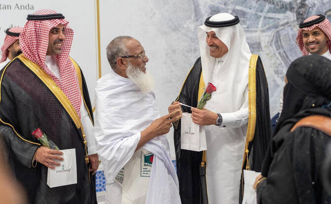 Saudi Arabia Welcomes First Group of Pakistani Pilgrims for Hajj 2024