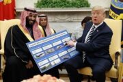الولايات المتحدة توافق على بيع صواريخ للسعودية قبل زيارة ترامب للرياض