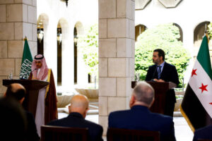 السعودية وقطر تقدمان دعماً مالياً لموظفي الدولة في سوريا